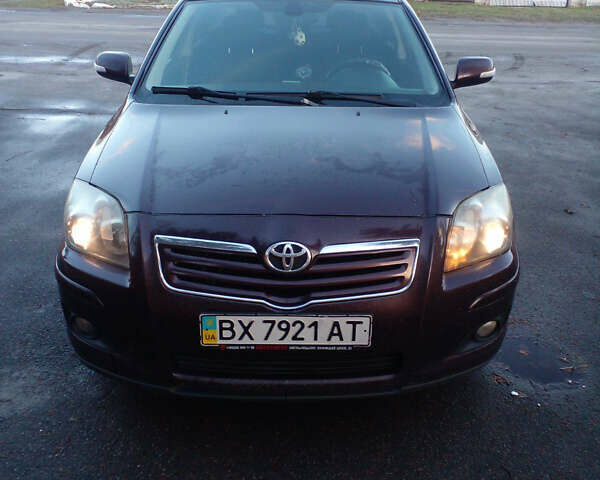 Красный Тойота Авенсис, объемом двигателя 1.8 л и пробегом 275 тыс. км за 7200 $, фото 2 на Automoto.ua