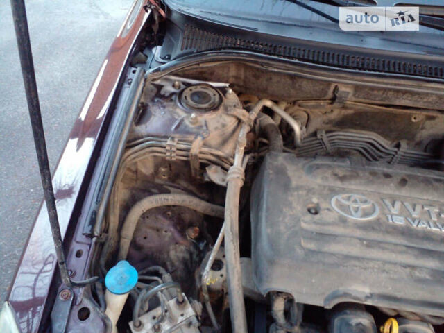 Красный Тойота Авенсис, объемом двигателя 1.8 л и пробегом 275 тыс. км за 7200 $, фото 28 на Automoto.ua