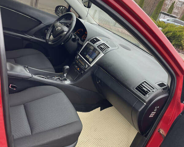 Червоний Тойота Авенсіс, об'ємом двигуна 1.99 л та пробігом 237 тис. км за 8800 $, фото 1 на Automoto.ua