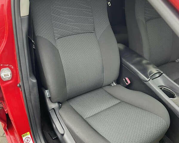 Червоний Тойота Авенсіс, об'ємом двигуна 1.99 л та пробігом 237 тис. км за 8800 $, фото 3 на Automoto.ua