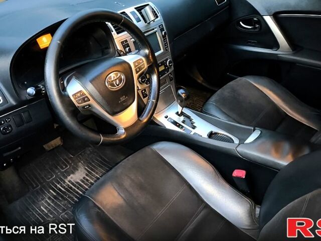 Красный Тойота Авенсис, объемом двигателя 2 л и пробегом 290 тыс. км за 9100 $, фото 5 на Automoto.ua