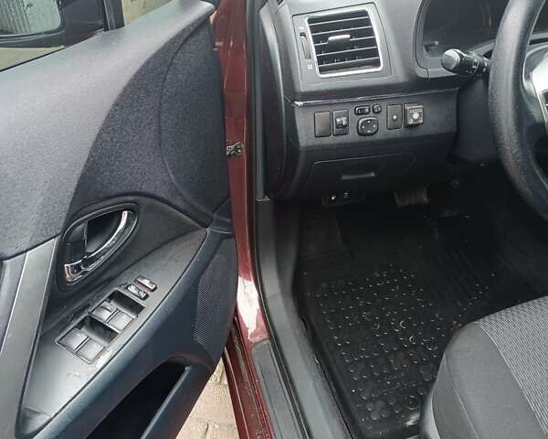 Красный Тойота Авенсис, объемом двигателя 1.8 л и пробегом 220 тыс. км за 9700 $, фото 8 на Automoto.ua
