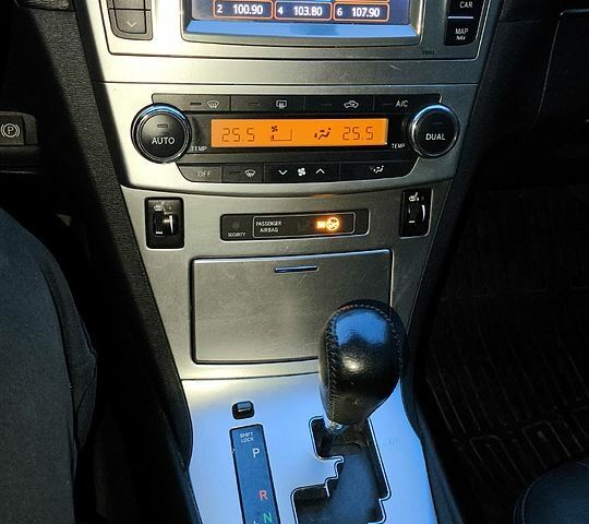 Красный Тойота Авенсис, объемом двигателя 2 л и пробегом 290 тыс. км за 9100 $, фото 7 на Automoto.ua