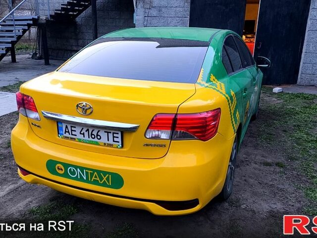 Красный Тойота Авенсис, объемом двигателя 2 л и пробегом 290 тыс. км за 9100 $, фото 2 на Automoto.ua