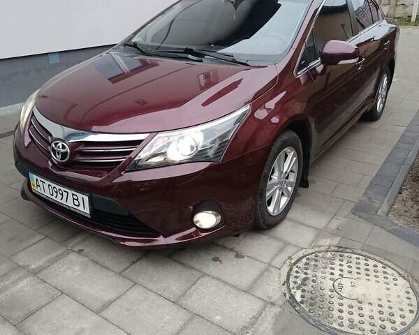 Красный Тойота Авенсис, объемом двигателя 1.8 л и пробегом 220 тыс. км за 9700 $, фото 1 на Automoto.ua