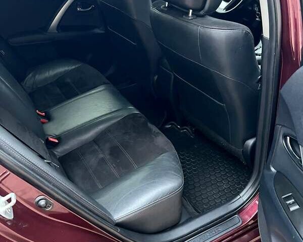 Красный Тойота Авенсис, объемом двигателя 2 л и пробегом 220 тыс. км за 10490 $, фото 5 на Automoto.ua