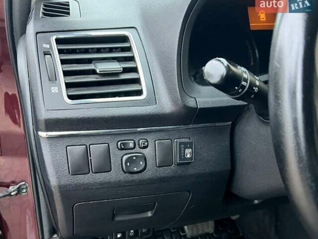 Красный Тойота Авенсис, объемом двигателя 2 л и пробегом 220 тыс. км за 10490 $, фото 9 на Automoto.ua