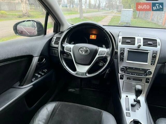 Красный Тойота Авенсис, объемом двигателя 2 л и пробегом 220 тыс. км за 10490 $, фото 10 на Automoto.ua