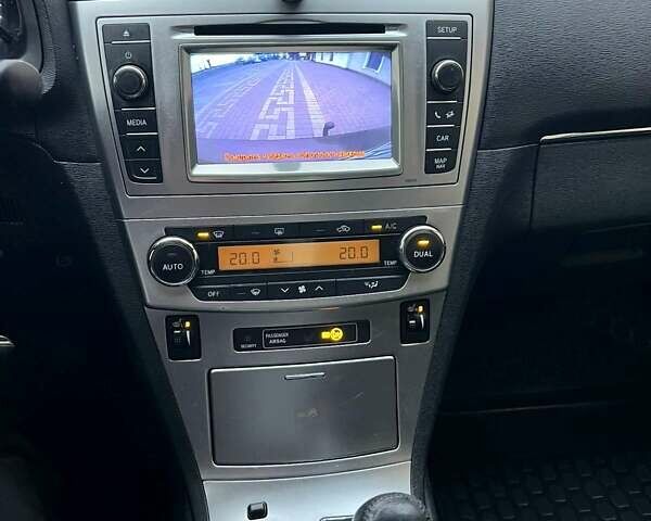 Красный Тойота Авенсис, объемом двигателя 2 л и пробегом 220 тыс. км за 10490 $, фото 8 на Automoto.ua