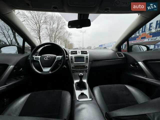 Красный Тойота Авенсис, объемом двигателя 2.01 л и пробегом 195 тыс. км за 11500 $, фото 5 на Automoto.ua