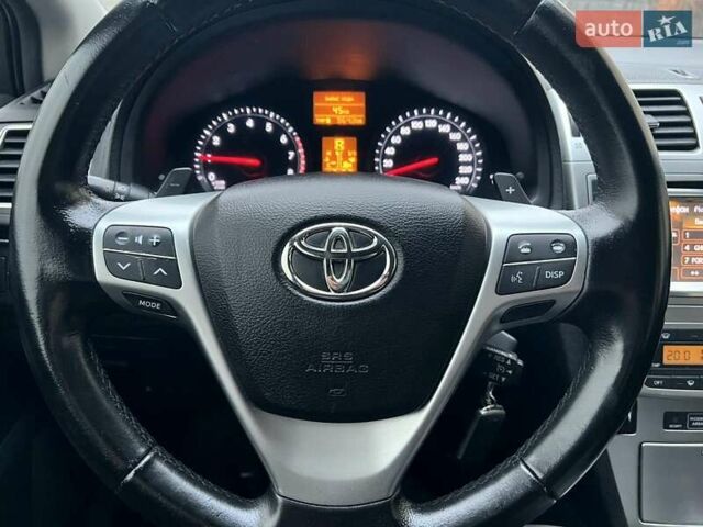 Красный Тойота Авенсис, объемом двигателя 2 л и пробегом 220 тыс. км за 10490 $, фото 6 на Automoto.ua
