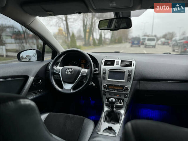 Красный Тойота Авенсис, объемом двигателя 2.01 л и пробегом 195 тыс. км за 11500 $, фото 4 на Automoto.ua