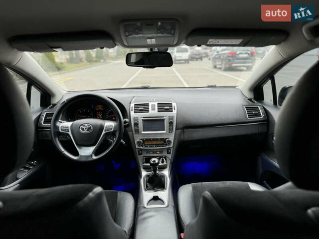 Красный Тойота Авенсис, объемом двигателя 2.01 л и пробегом 195 тыс. км за 11500 $, фото 3 на Automoto.ua