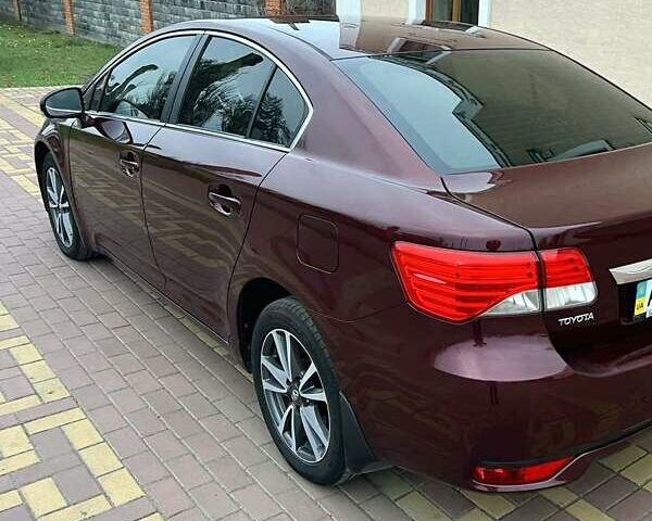 Красный Тойота Авенсис, объемом двигателя 2 л и пробегом 220 тыс. км за 10490 $, фото 2 на Automoto.ua