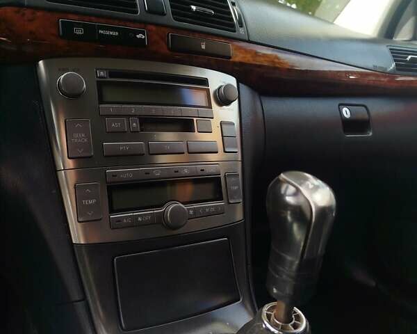 Красный Тойота Авенсис, объемом двигателя 2 л и пробегом 467 тыс. км за 4700 $, фото 2 на Automoto.ua