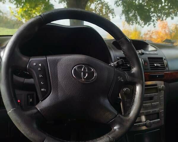 Красный Тойота Авенсис, объемом двигателя 2 л и пробегом 467 тыс. км за 4700 $, фото 3 на Automoto.ua