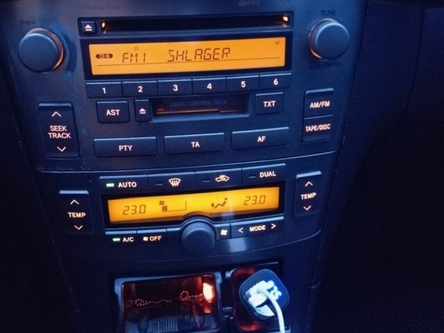 Красный Тойота Авенсис, объемом двигателя 0 л и пробегом 299 тыс. км за 6200 $, фото 1 на Automoto.ua