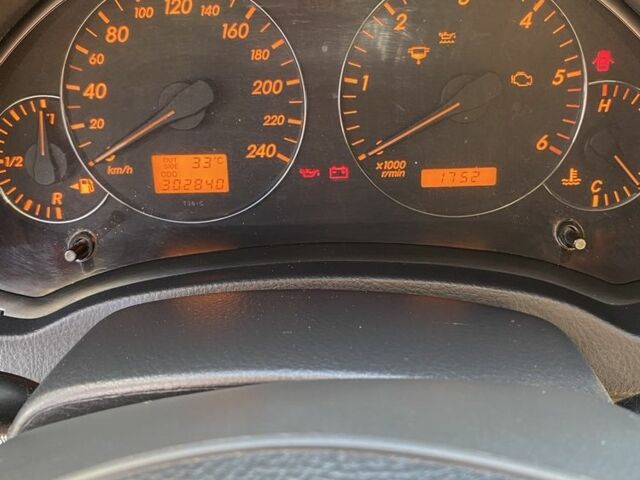 Красный Тойота Авенсис, объемом двигателя 2.2 л и пробегом 300 тыс. км за 4900 $, фото 5 на Automoto.ua