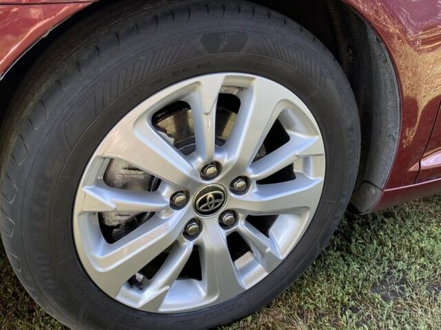 Красный Тойота Авенсис, объемом двигателя 2.2 л и пробегом 300 тыс. км за 4900 $, фото 4 на Automoto.ua