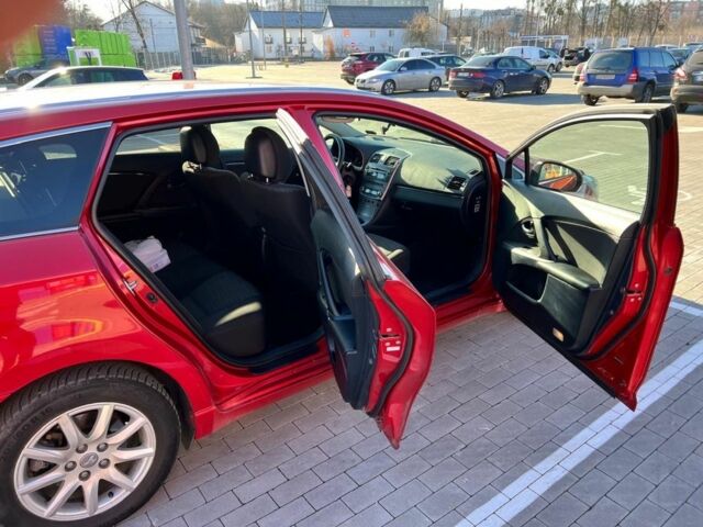 Красный Тойота Авенсис, объемом двигателя 2 л и пробегом 327 тыс. км за 8000 $, фото 3 на Automoto.ua