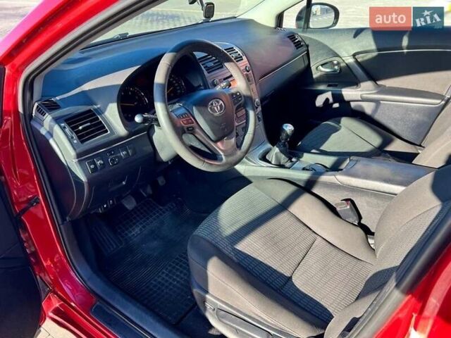 Красный Тойота Авенсис, объемом двигателя 2 л и пробегом 327 тыс. км за 8000 $, фото 5 на Automoto.ua