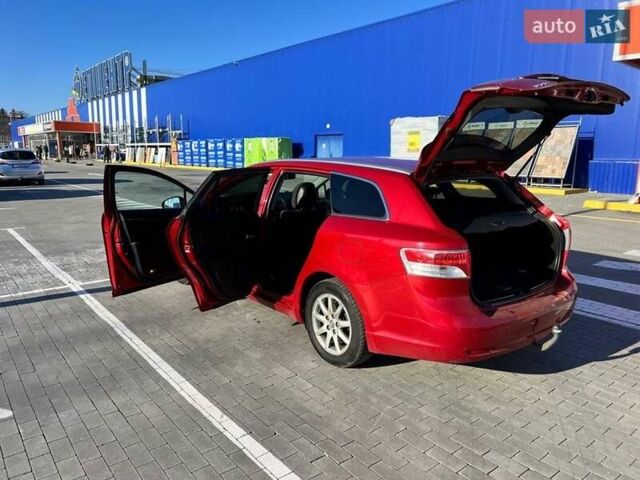 Красный Тойота Авенсис, объемом двигателя 2 л и пробегом 327 тыс. км за 8000 $, фото 3 на Automoto.ua