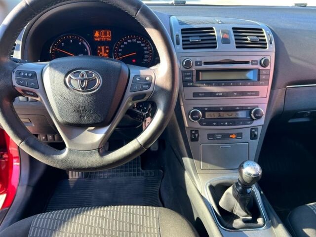 Красный Тойота Авенсис, объемом двигателя 2 л и пробегом 327 тыс. км за 8000 $, фото 7 на Automoto.ua