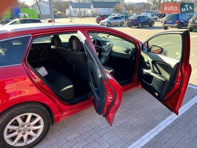Красный Тойота Авенсис, объемом двигателя 2 л и пробегом 327 тыс. км за 8000 $, фото 2 на Automoto.ua