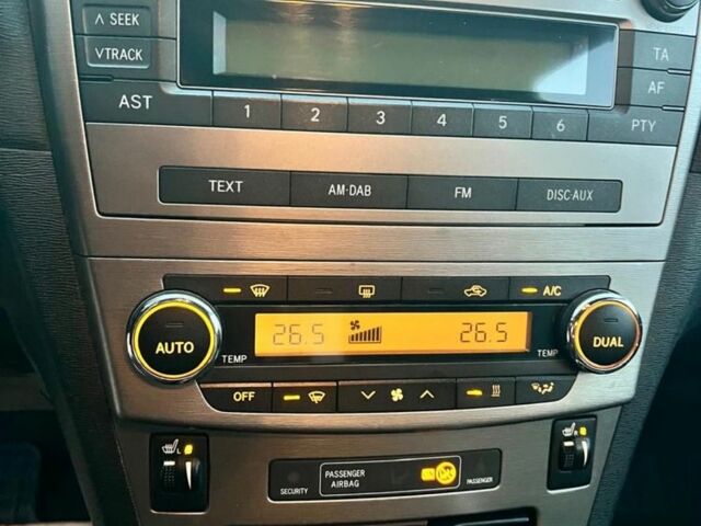 Красный Тойота Авенсис, объемом двигателя 2 л и пробегом 327 тыс. км за 8000 $, фото 8 на Automoto.ua