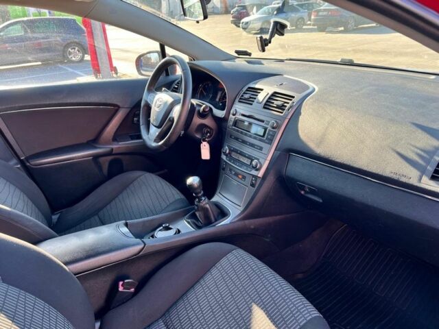 Красный Тойота Авенсис, объемом двигателя 2 л и пробегом 327 тыс. км за 8000 $, фото 11 на Automoto.ua