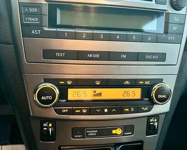 Красный Тойота Авенсис, объемом двигателя 2 л и пробегом 327 тыс. км за 8000 $, фото 7 на Automoto.ua