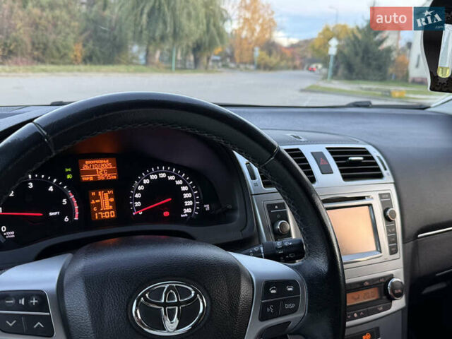 Красный Тойота Авенсис, объемом двигателя 2 л и пробегом 174 тыс. км за 8850 $, фото 4 на Automoto.ua