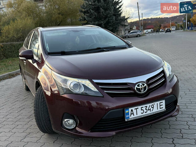 Красный Тойота Авенсис, объемом двигателя 2 л и пробегом 174 тыс. км за 8850 $, фото 1 на Automoto.ua