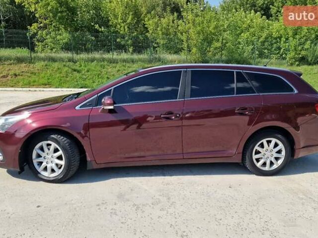 Красный Тойота Авенсис, объемом двигателя 2 л и пробегом 272 тыс. км за 10000 $, фото 6 на Automoto.ua