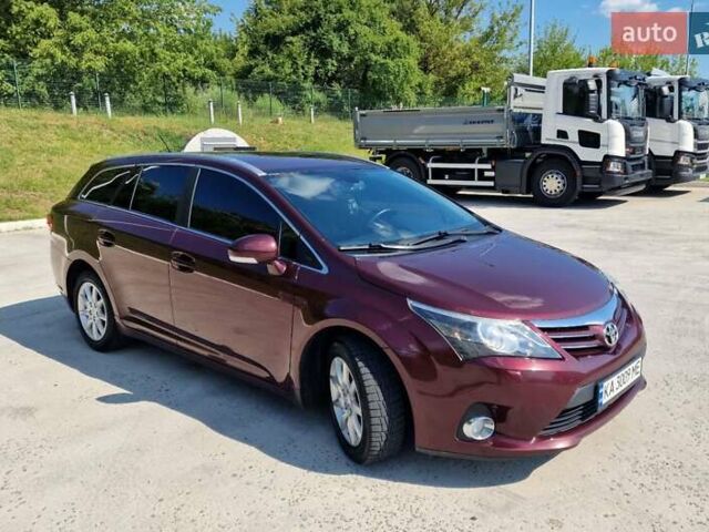 Красный Тойота Авенсис, объемом двигателя 2 л и пробегом 272 тыс. км за 10000 $, фото 1 на Automoto.ua