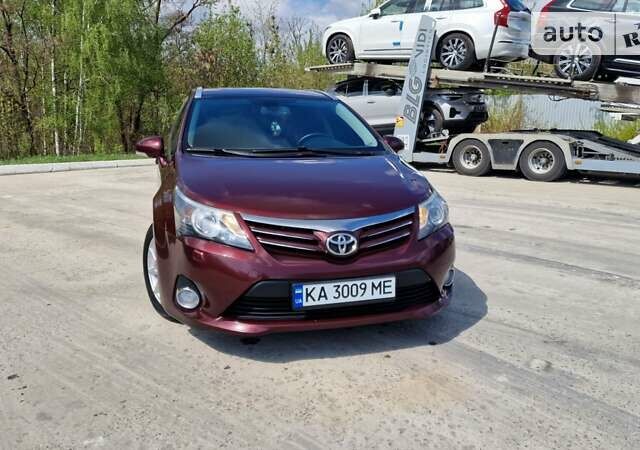 Червоний Тойота Авенсіс, об'ємом двигуна 2 л та пробігом 257 тис. км за 10400 $, фото 4 на Automoto.ua