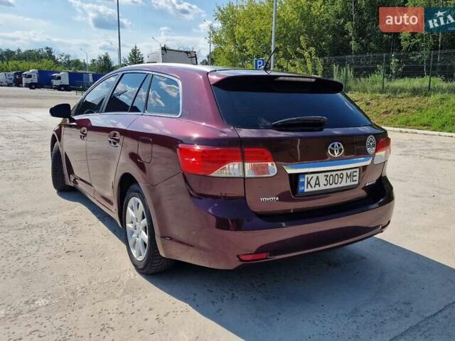 Красный Тойота Авенсис, объемом двигателя 2 л и пробегом 272 тыс. км за 10000 $, фото 5 на Automoto.ua