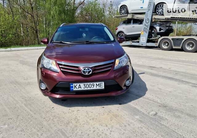 Червоний Тойота Авенсіс, об'ємом двигуна 2 л та пробігом 257 тис. км за 10400 $, фото 3 на Automoto.ua