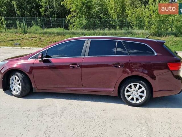 Красный Тойота Авенсис, объемом двигателя 2 л и пробегом 272 тыс. км за 10000 $, фото 3 на Automoto.ua