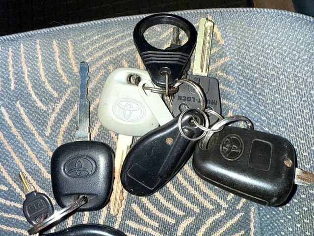 Тойота Авенсис, объемом двигателя 1.8 л и пробегом 220 тыс. км за 3999 $, фото 11 на Automoto.ua