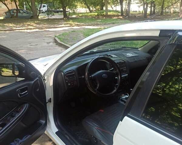 Тойота Авенсіс, об'ємом двигуна 2 л та пробігом 580 тис. км за 3800 $, фото 3 на Automoto.ua