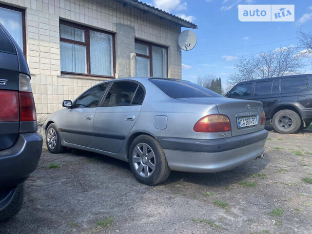 Тойота Авенсіс, об'ємом двигуна 1.8 л та пробігом 330 тис. км за 4000 $, фото 2 на Automoto.ua