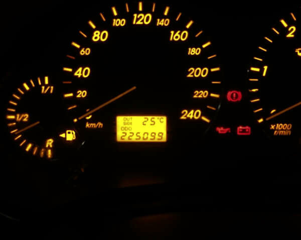 Тойота Авенсис, объемом двигателя 2.2 л и пробегом 225 тыс. км за 6600 $, фото 13 на Automoto.ua