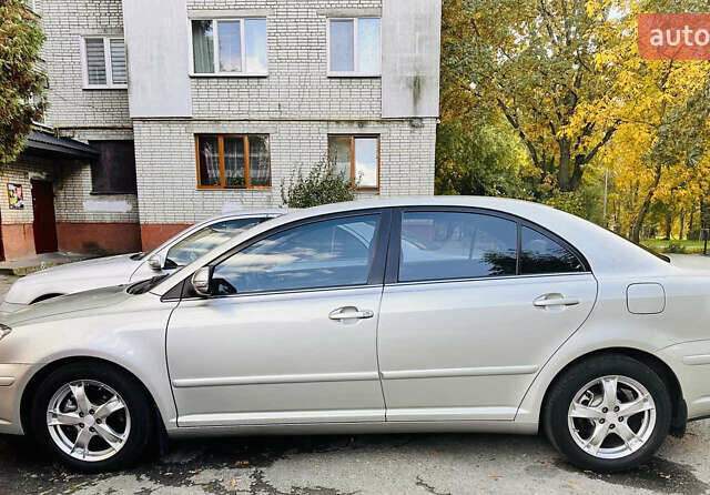 Тойота Авенсис, объемом двигателя 2 л и пробегом 71 тыс. км за 13500 $, фото 6 на Automoto.ua
