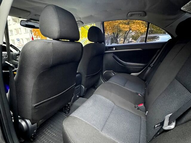 Тойота Авенсис, объемом двигателя 2 л и пробегом 260 тыс. км за 6900 $, фото 10 на Automoto.ua
