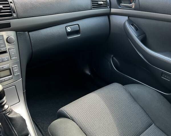 Тойота Авенсис, объемом двигателя 2.23 л и пробегом 270 тыс. км за 6800 $, фото 25 на Automoto.ua