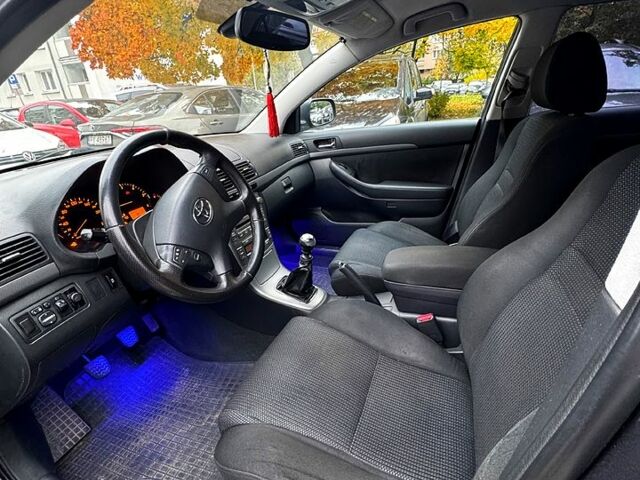 Тойота Авенсис, объемом двигателя 2 л и пробегом 260 тыс. км за 6900 $, фото 7 на Automoto.ua