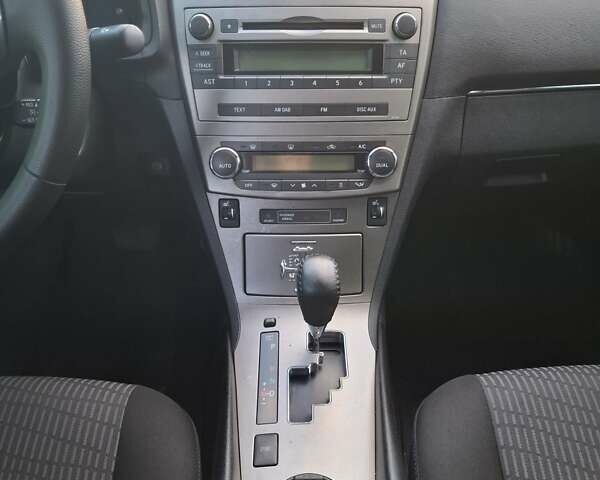 Тойота Авенсис, объемом двигателя 2.2 л и пробегом 195 тыс. км за 9500 $, фото 2 на Automoto.ua