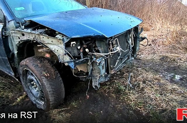 Тойота Авенсіс, об'ємом двигуна 2 л та пробігом 300 тис. км за 3500 $, фото 8 на Automoto.ua