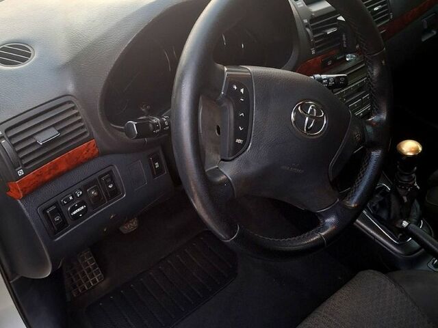 Тойота Авенсис, объемом двигателя 2.2 л и пробегом 340 тыс. км за 4800 $, фото 3 на Automoto.ua